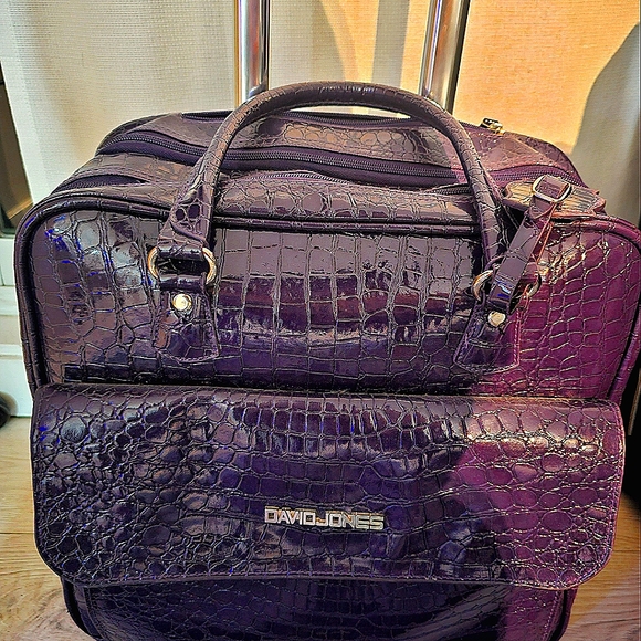 Briefcase with wheels - Picture 1 of 2